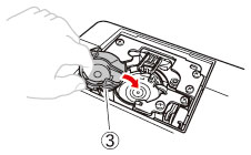 Make sure that the indicated points are aligned before installing the bobbin case.